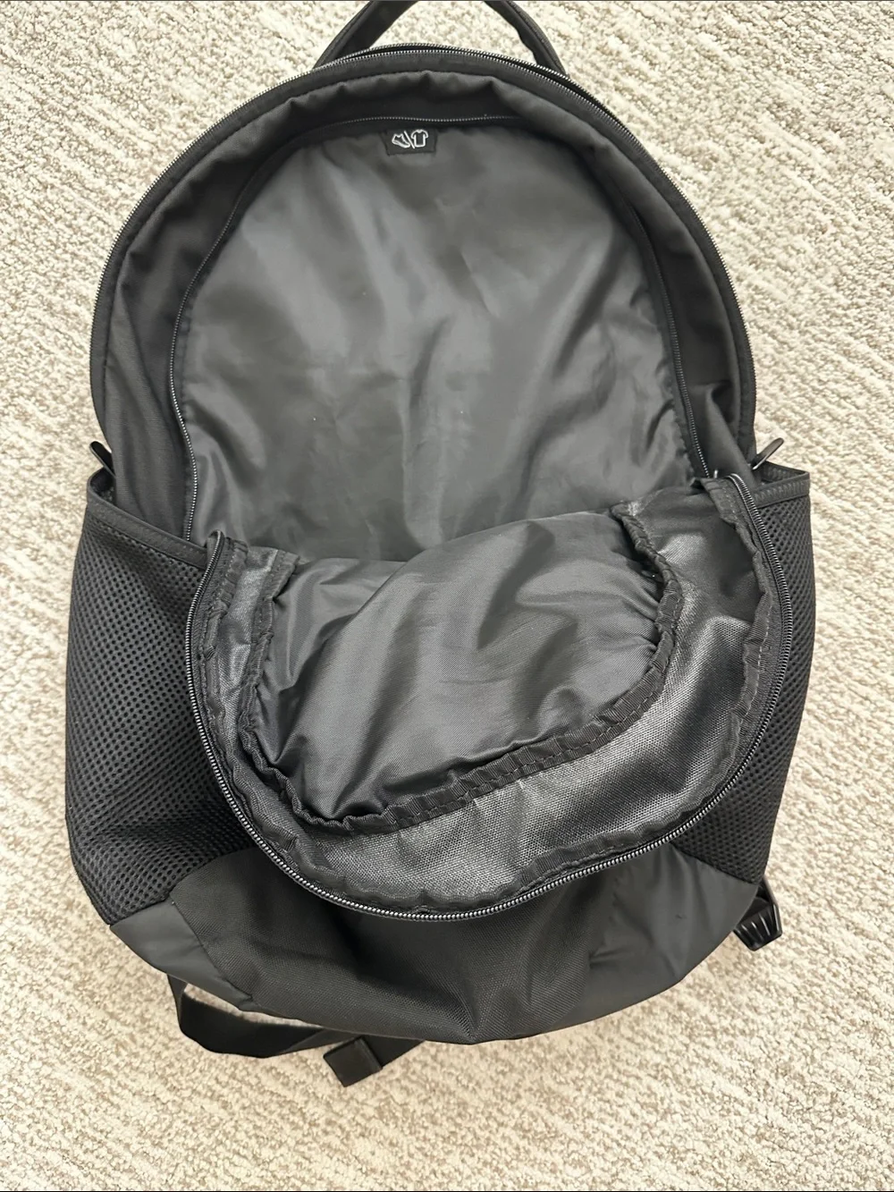 Under Armour Hustle 6.0 Black Backpack